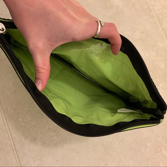 VS Pink Pouch - Picture 3 of 5